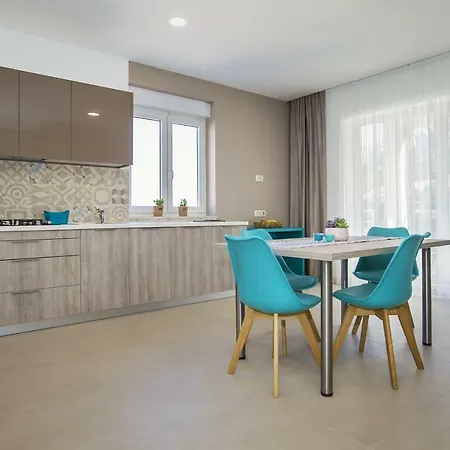 Capic Niko Apartment *