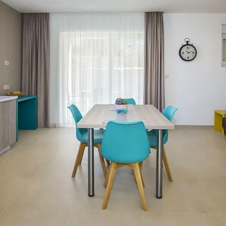Capic Niko Apartment *